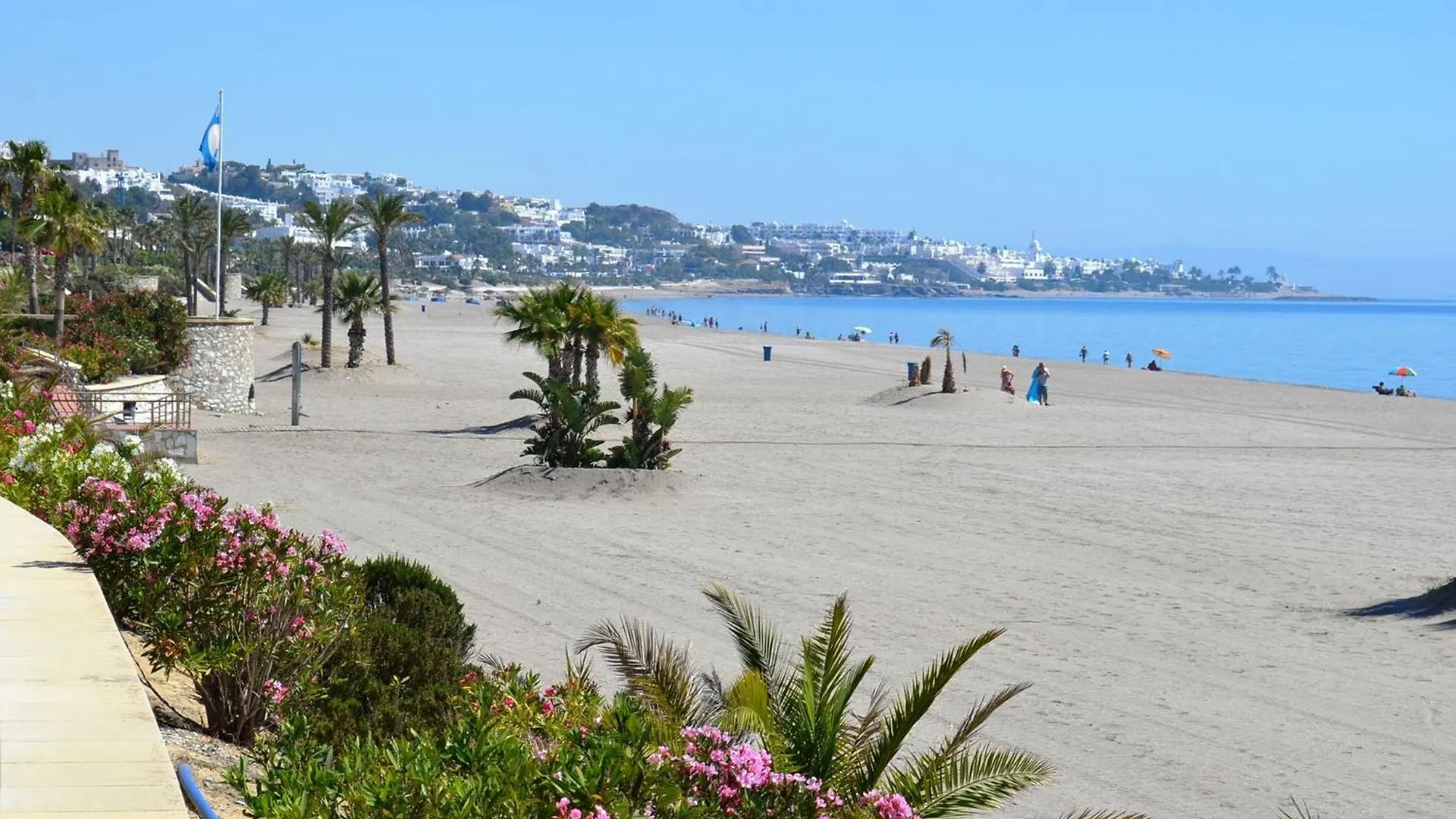 Atico En Exclusivo Complejo En La Playa De Vera